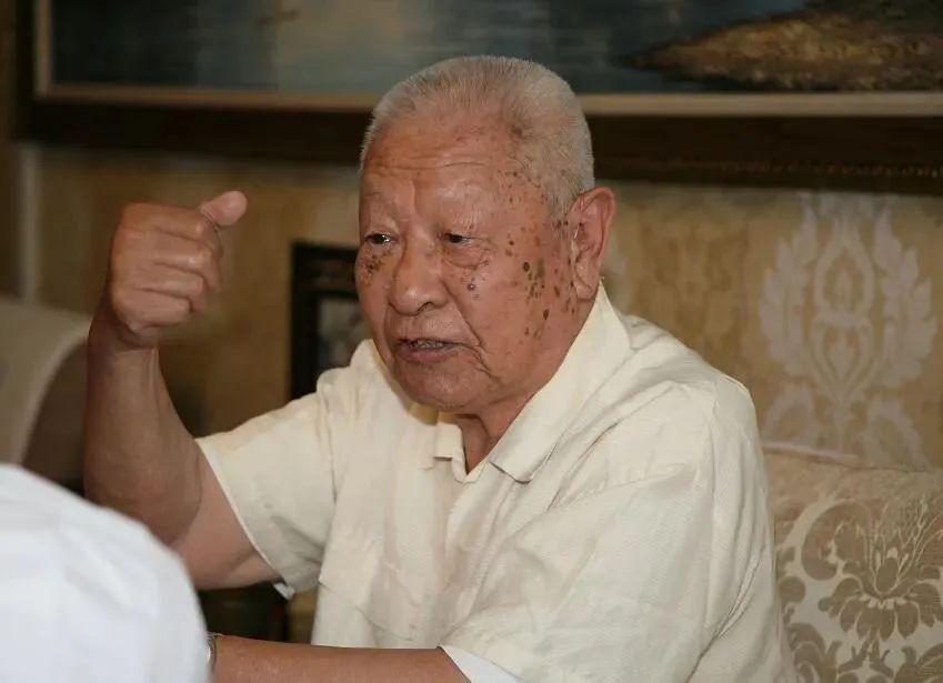 “神炮將軍”去世，打最狠的仗，寫最美情書