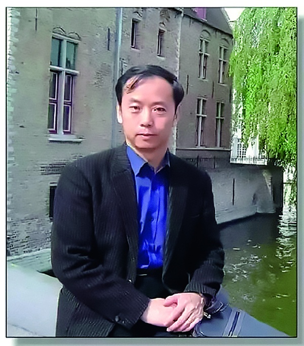何家弘，“斜杠”法學家