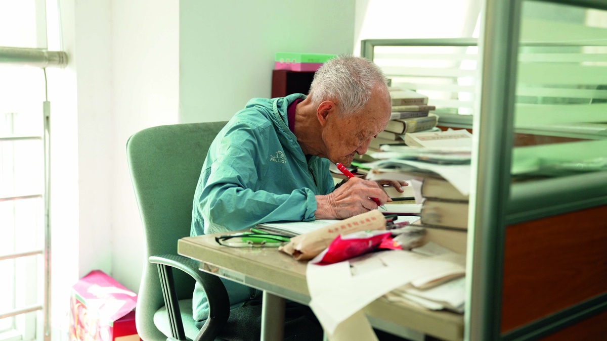 98歲沈燮元，古籍江海寄余生