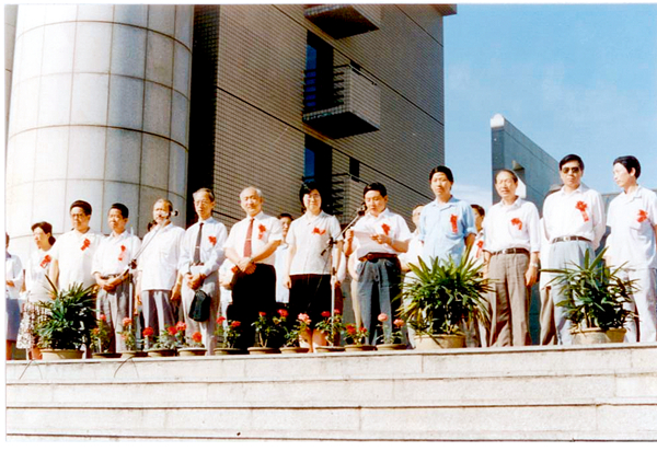 從“地?cái)們骸弊呦颥F(xiàn)代化市場(chǎng)