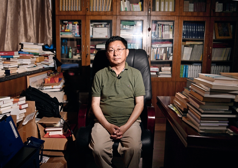 阿來，步履不停