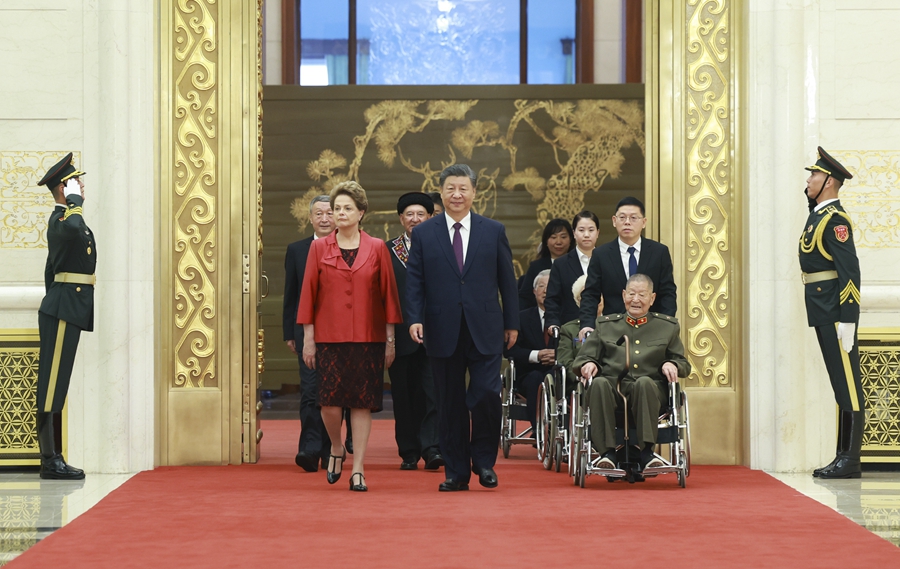 中華人民共和國國家勛章和國家榮譽(yù)稱號(hào)頒授儀式在京隆重舉行 習(xí)近平向國家勛章和國家榮譽(yù)稱號(hào)獲得者頒授勛章獎(jiǎng)?wù)虏l(fā)表重要講話